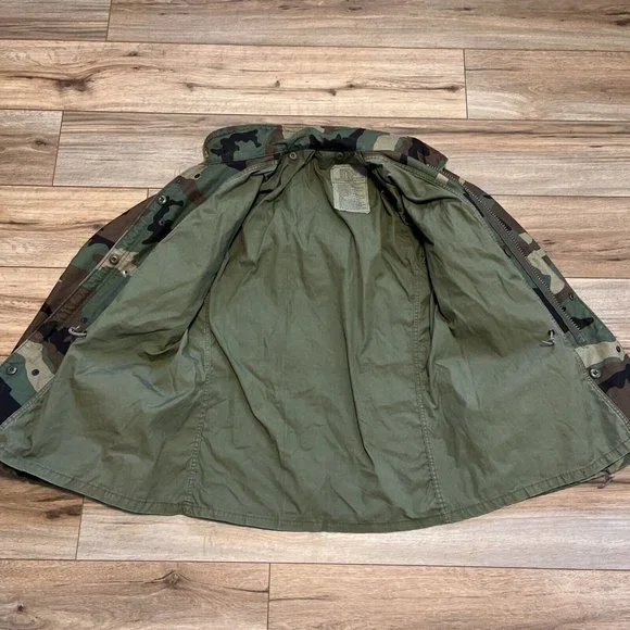 Army Camouflage Cold Weather Field Coat Jacket MEDIUM Reg Full Zip Hidden Hood - Picture 6 of 13